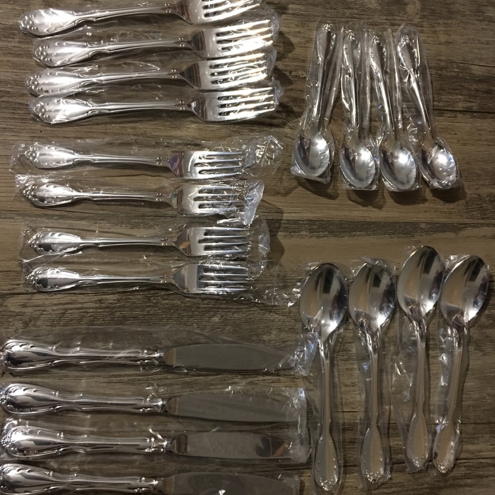 NORITAKE SERENADE JAPAN-SILVER ON STEEL 20 PIECE SETTING